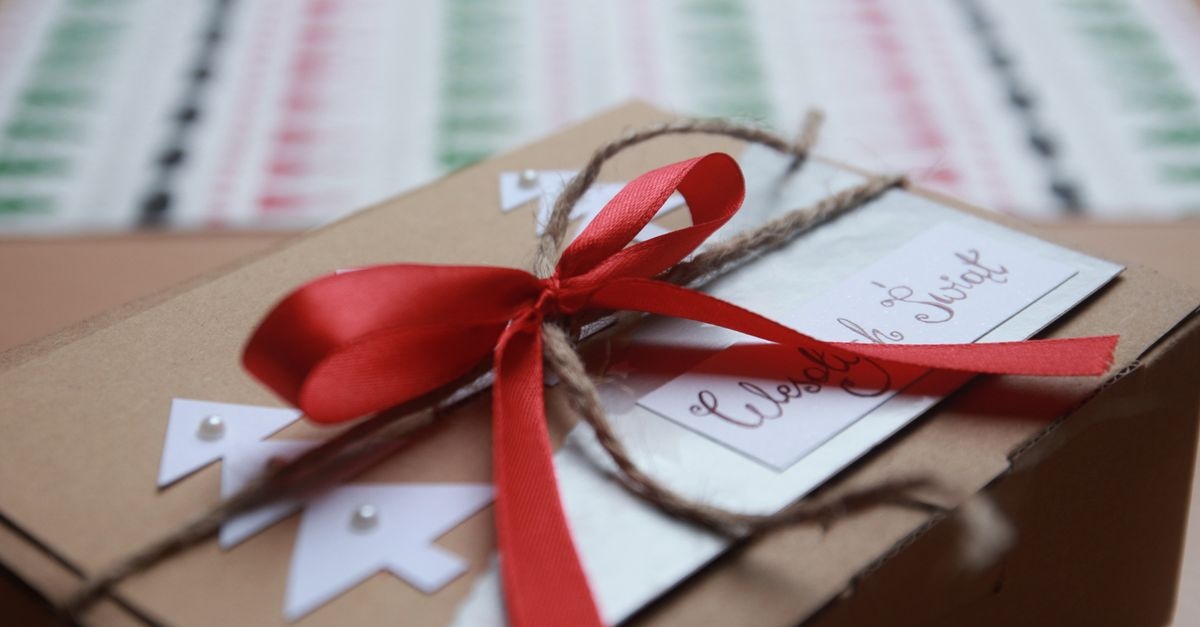 Od paczki do marki: jak wyróżnić się dzięki personalizowanym opakowaniom wysyłkowym