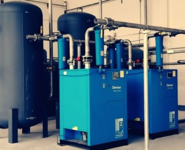Niewidzialna siła produkcji: jak sprężone powietrze usprawnia pracę w zakładzie