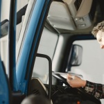 Jak okiełznać rachunki za przewozy? Praktyczny przewodnik po weryfikacji faktur transportowych