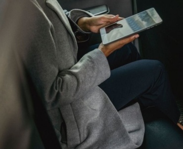 Zawsze w zasięgu: jak nowoczesne technologie łączności zmieniają podróż samochodem