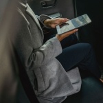 Zawsze w zasięgu: jak nowoczesne technologie łączności zmieniają podróż samochodem