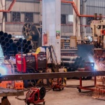 Dlaczego warto postawić na outsourcing produkcji? 10 kluczowych korzyści dla Twojej firmy