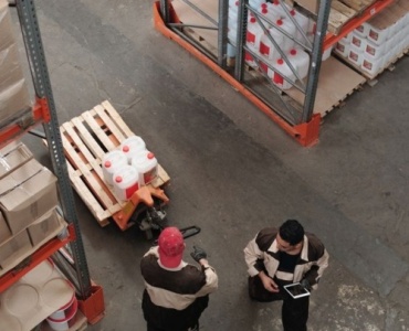Jak przewidywać popyt w logistyce i nie trzymać zapasów „na wszelki wypadek”?