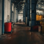 Porządek, który pracuje za Ciebie: sprawdzone sposoby na czysty i bezpieczny zakład