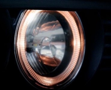 Gdy auto myśli za Ciebie: jak działają inteligentne światła i dlaczego warto im zaufać?